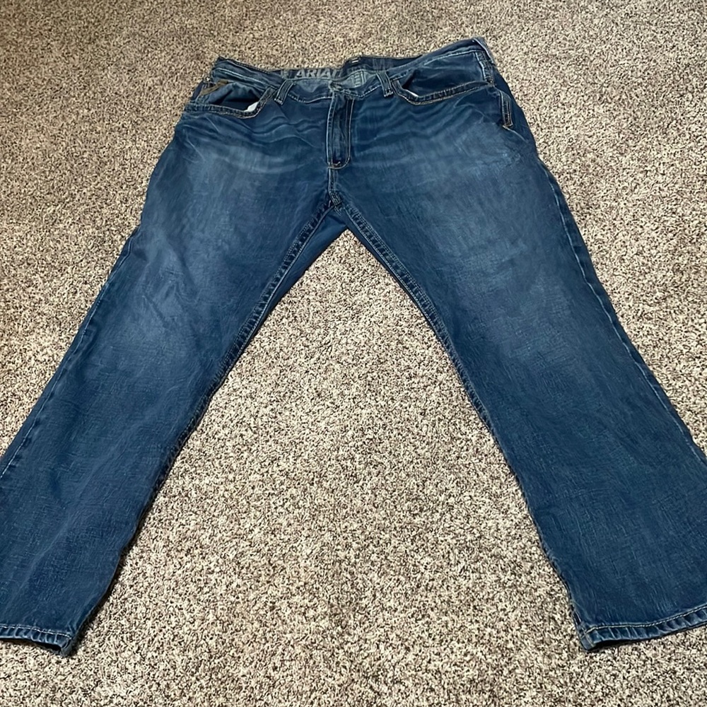 Men’s Ariat jeans - slight wear on one pocket 40/32